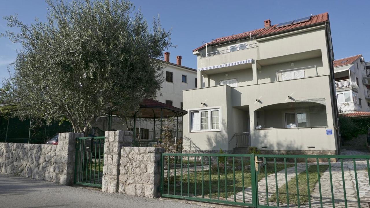 Apartments Bestak Крк Экстерьер фото