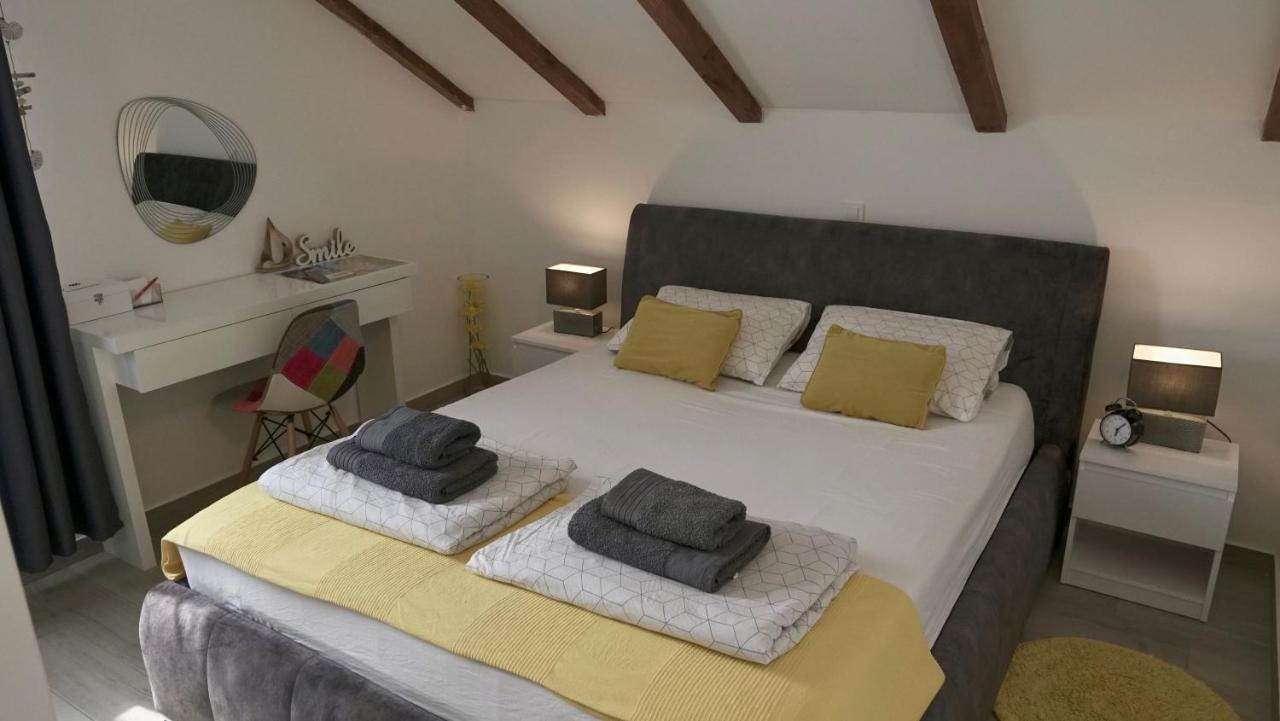Apartments Bestak Крк Экстерьер фото